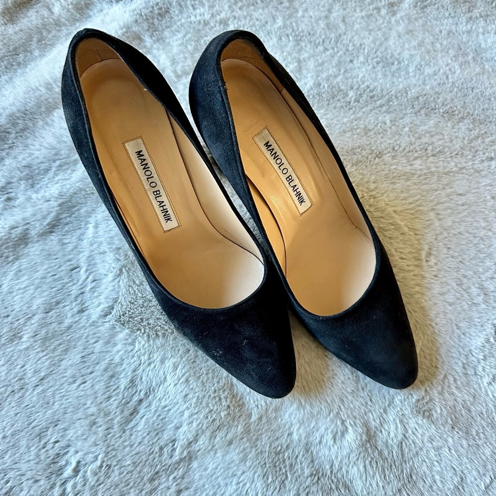 Manolo Bhlanik, 3.5" black suede block heel pumps sz 7B, great condition